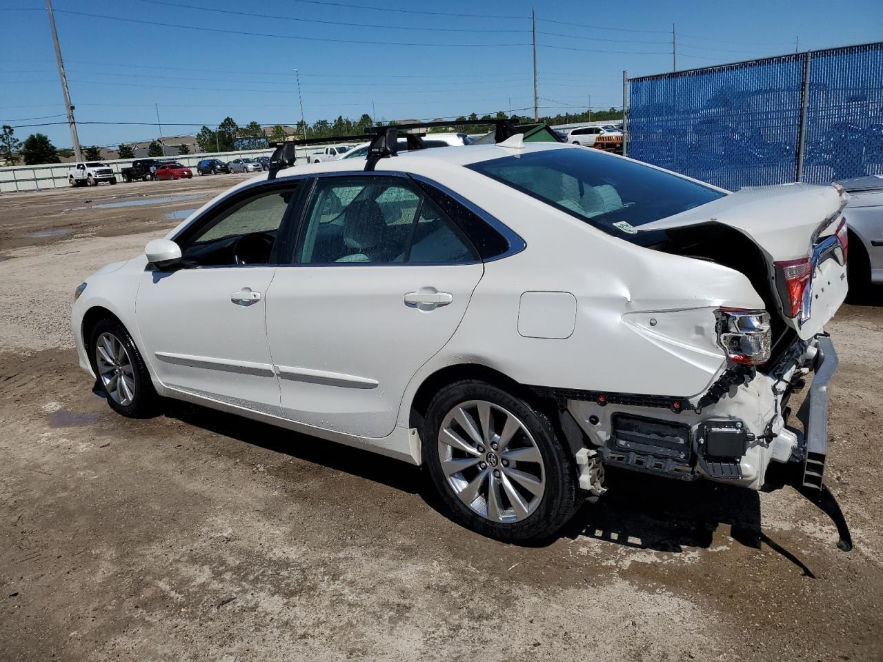 2015 TOYOTA CAMRY LE - Image 2