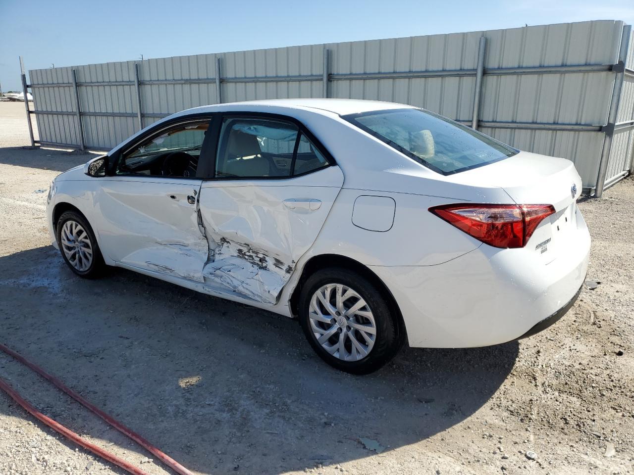 2018 TOYOTA COROLLA L - Фото 2