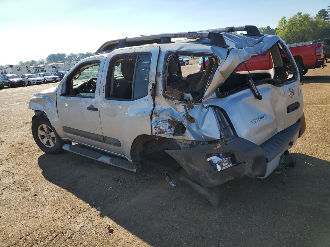 2013 NISSAN XTERRA X - Image 2