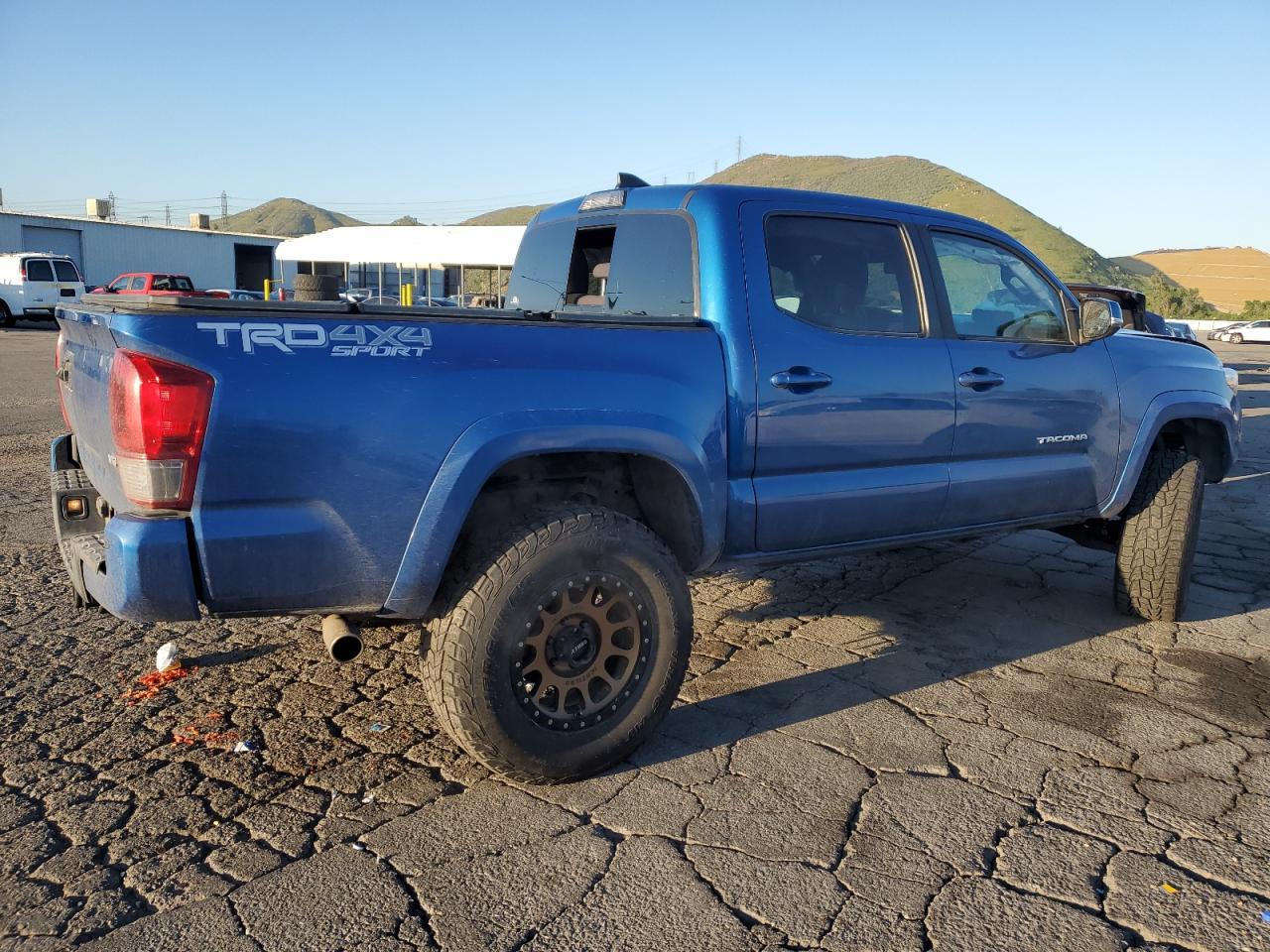 2017 TOYOTA TACOMA DOU - Фото 3