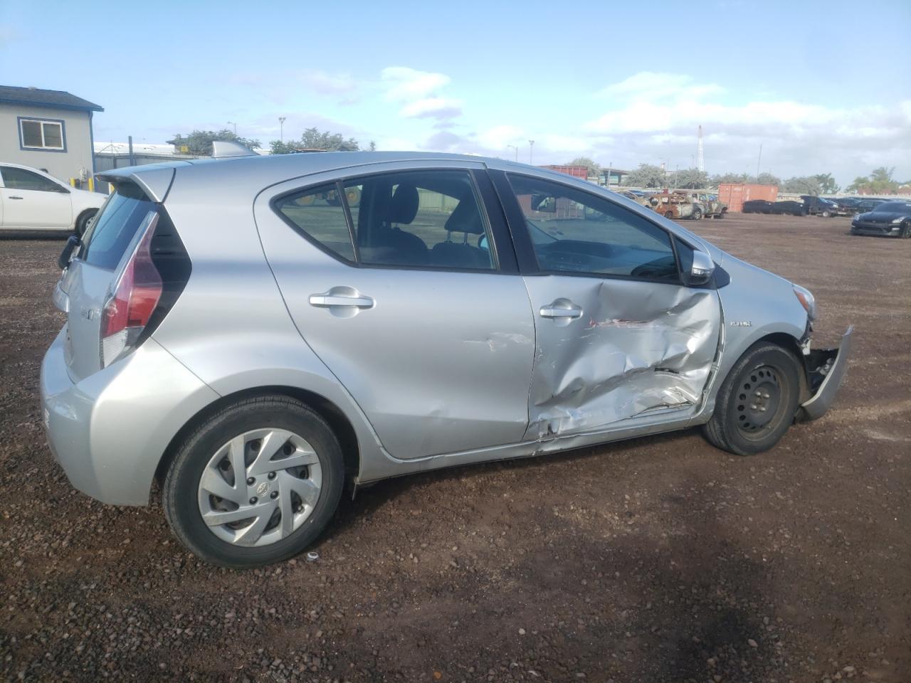 2015 TOYOTA PRIUS C - Image 3