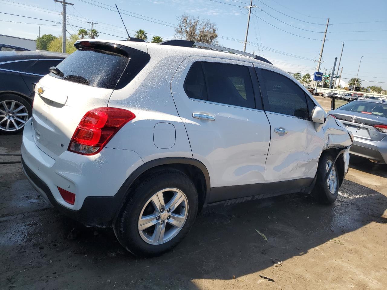 2018 CHEVROLET TRAX 1LT - Image 3