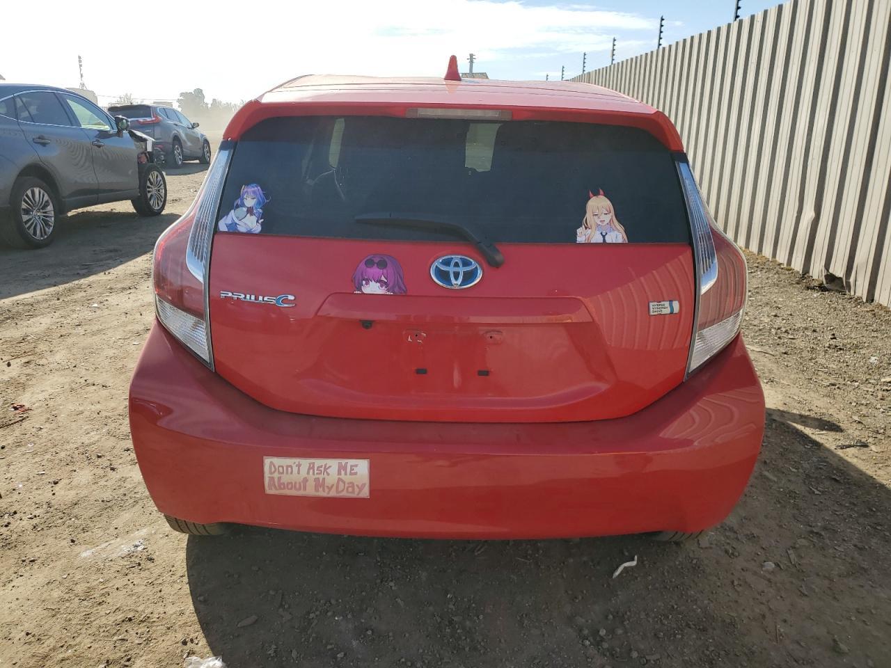 2015 TOYOTA PRIUS C - Image 6