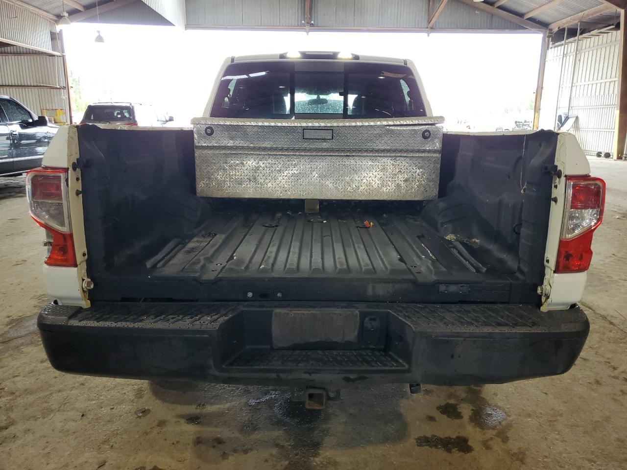 2017 NISSAN TITAN XD S - Фото 6