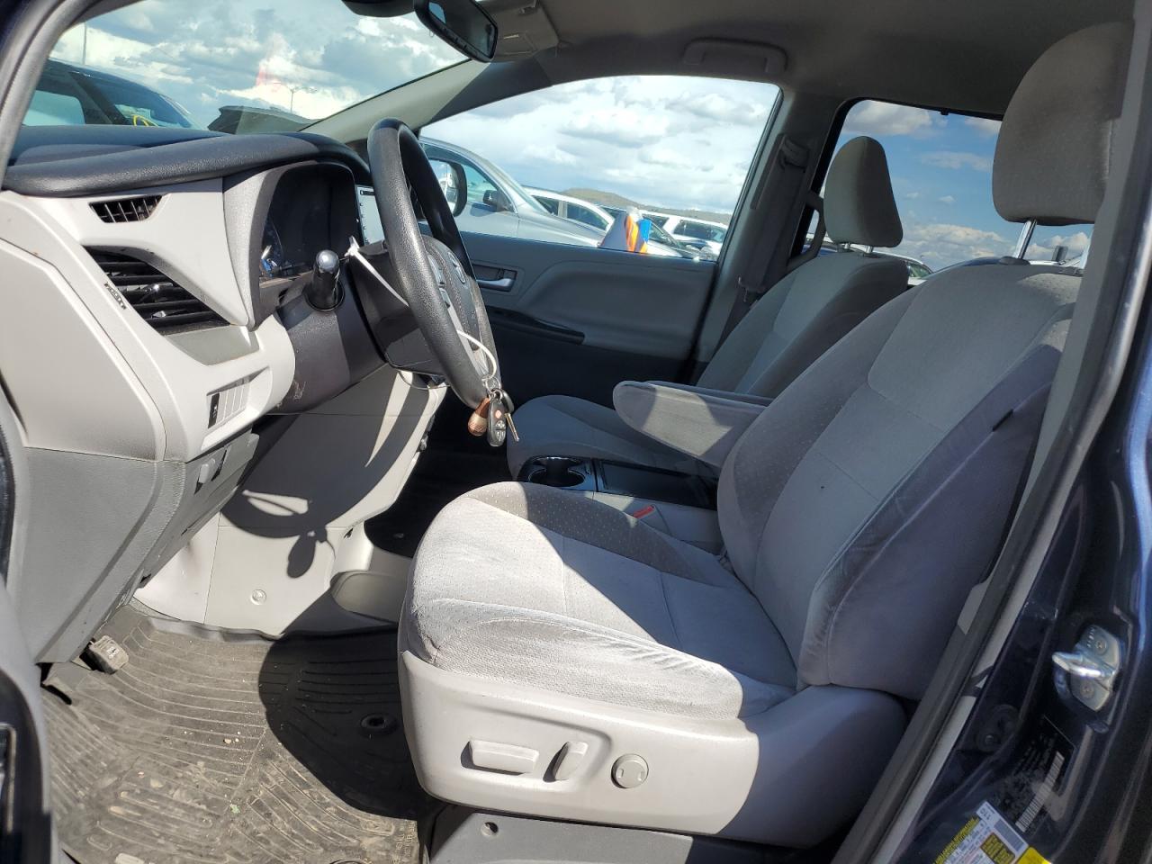 2019 TOYOTA SIENNA LE - Image 7