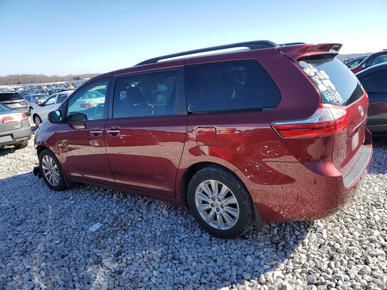 2015 TOYOTA SIENNA XLE - Image 2