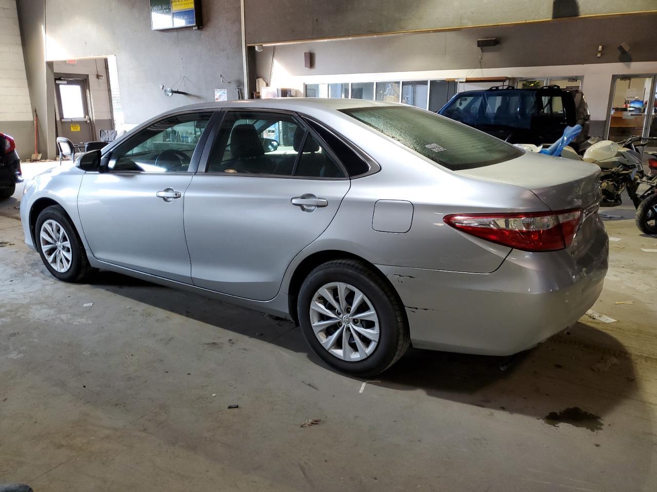 2016 TOYOTA CAMRY LE - Фото 2