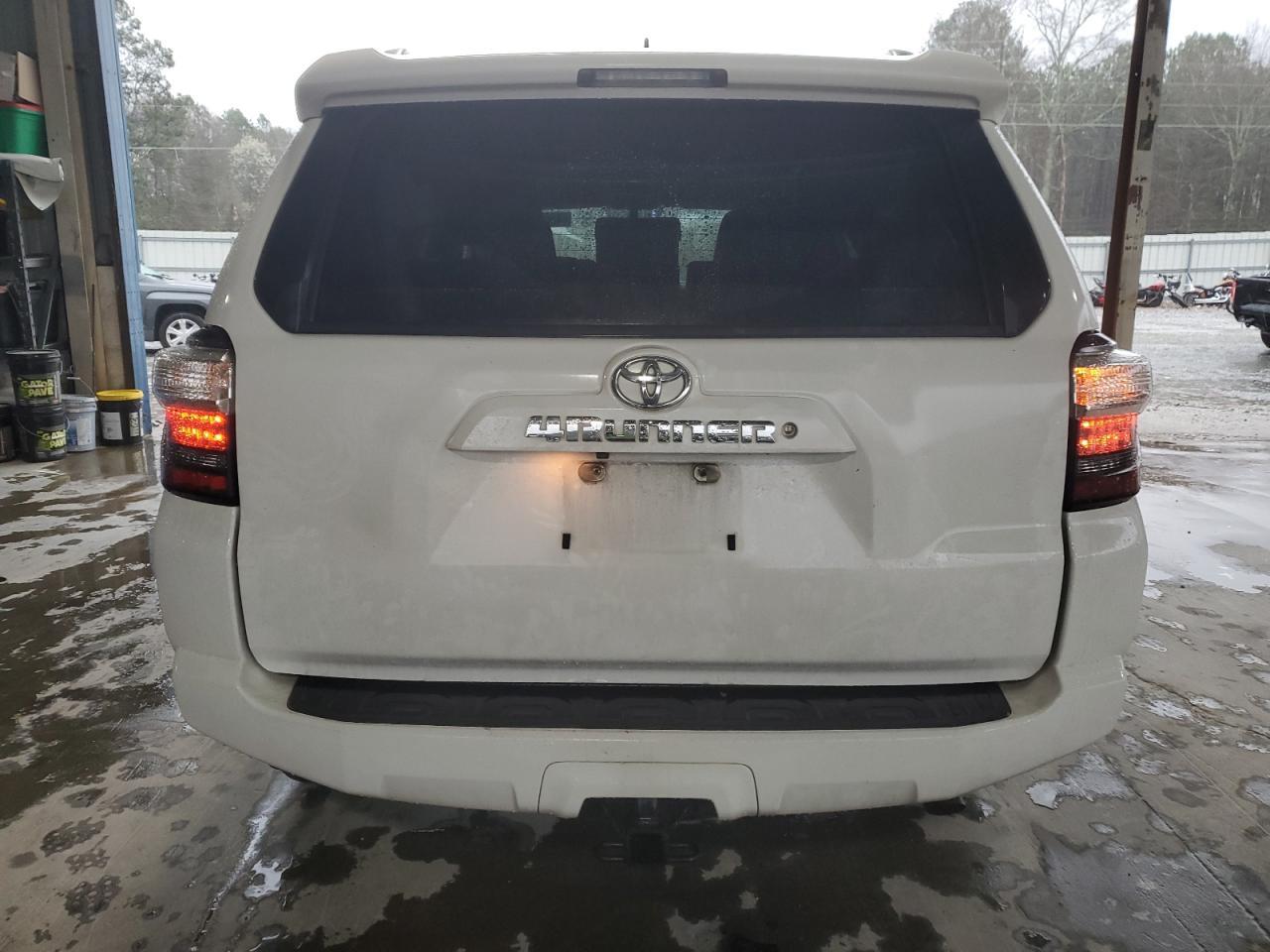 2018 TOYOTA 4RUNNER SR - Image 6