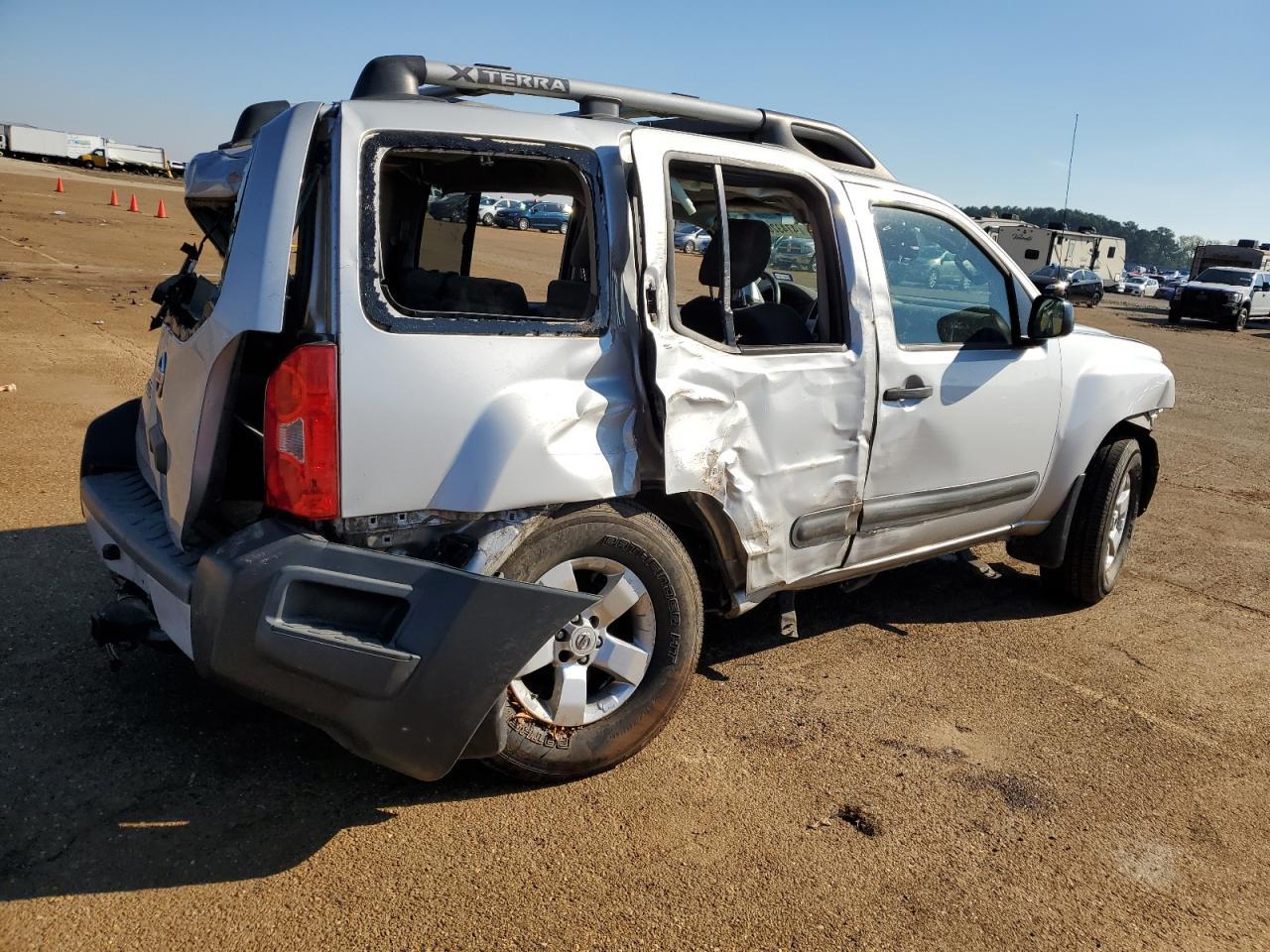 2013 NISSAN XTERRA X - Image 3