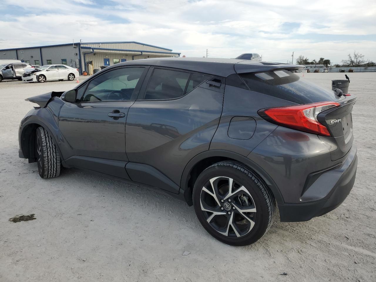 2019 TOYOTA C-HR XLE - Фото 2