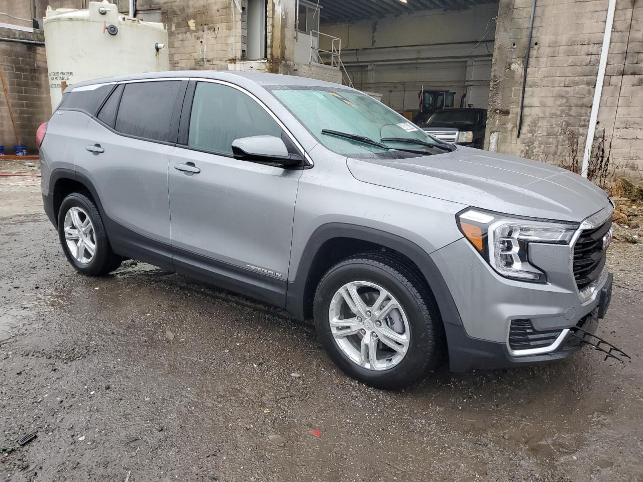2023 GMC TERRAIN SL - Image 4