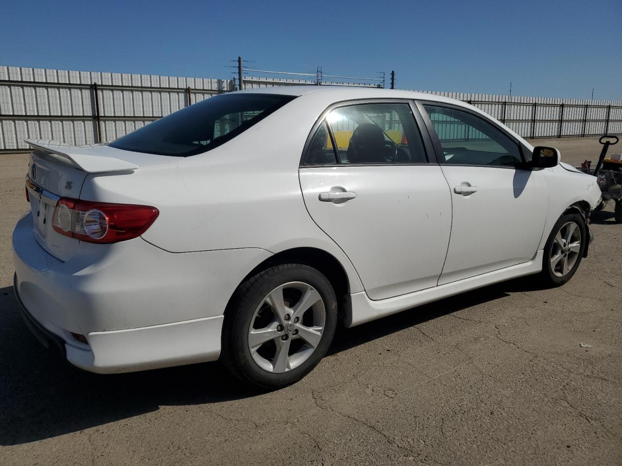 2013 TOYOTA COROLLA BA - Фото 3