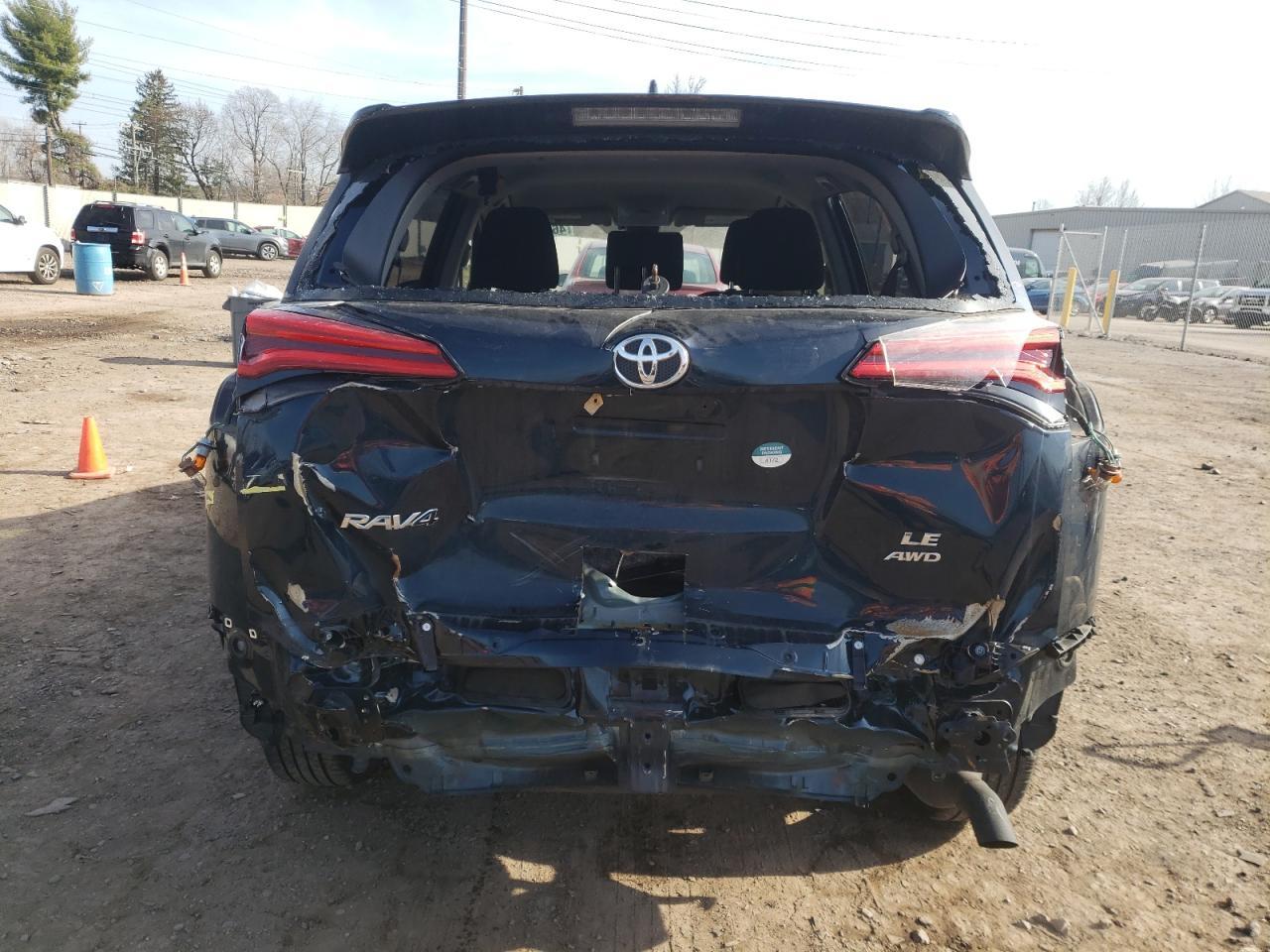 2018 TOYOTA RAV4 LE - Image 6