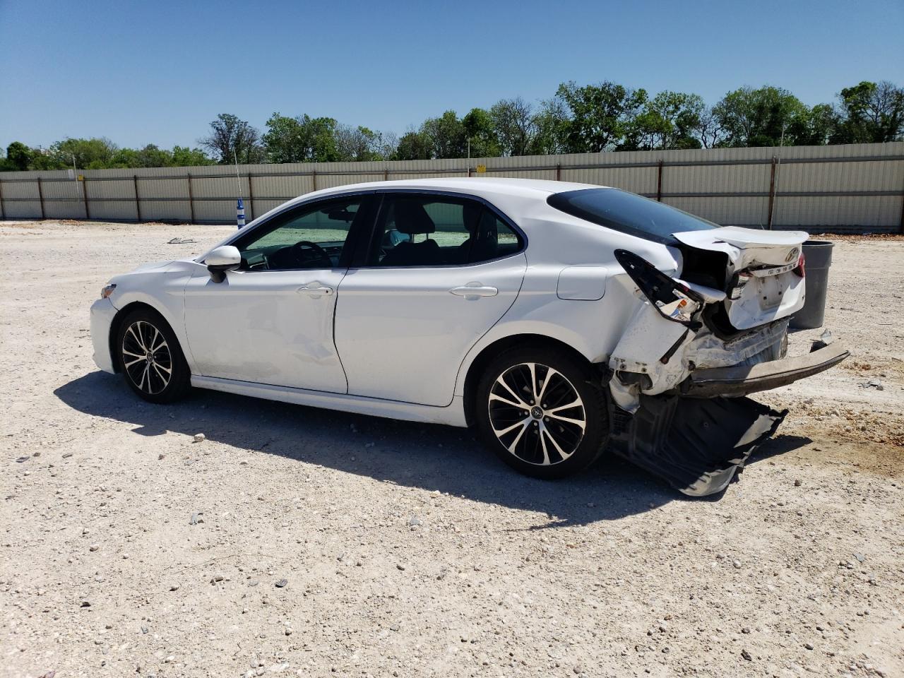 2018 TOYOTA CAMRY L - Фото 2