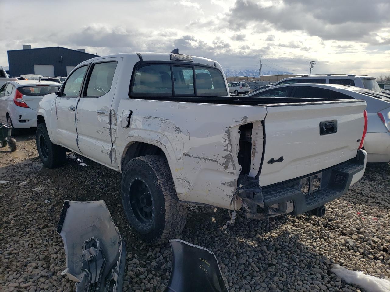 2017 TOYOTA TACOMA - Фото 2