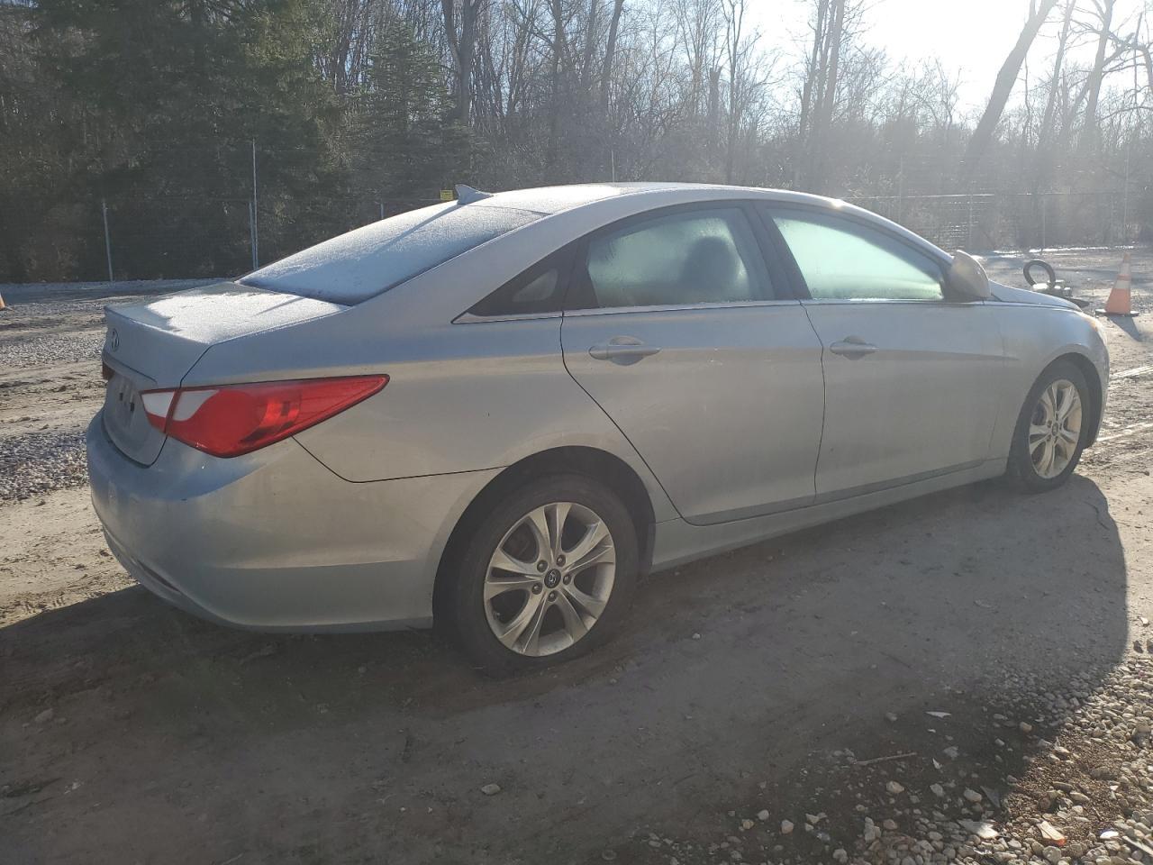2011 HYUNDAI SONATA GLS - Image 3