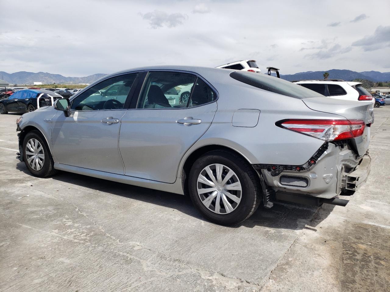 2018 TOYOTA CAMRY LE - Фото 2