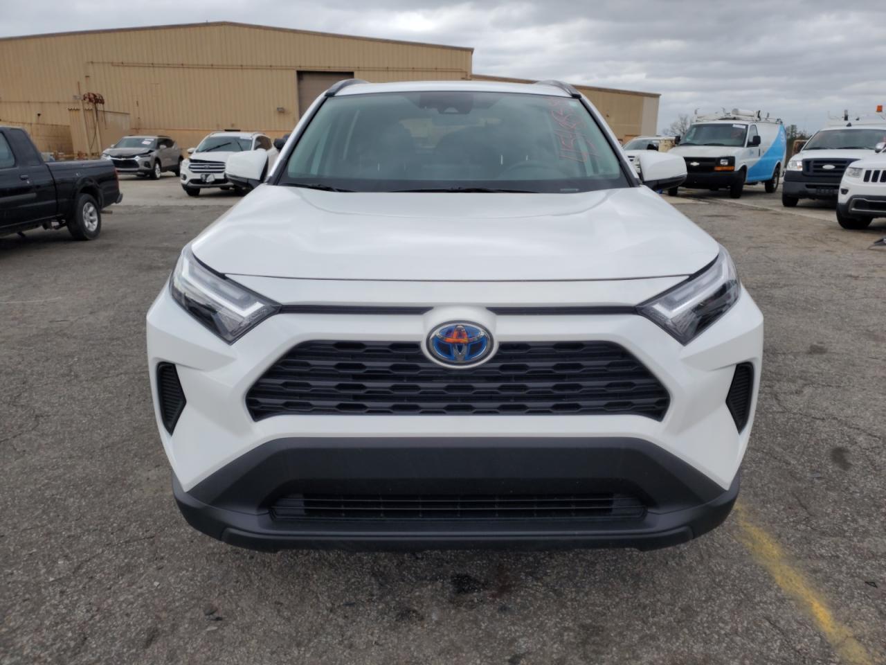 2022 TOYOTA RAV4 XLE - Image 5