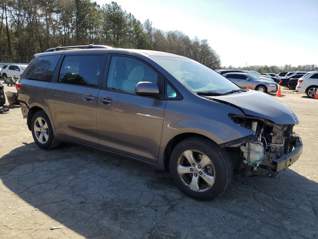 2015 TOYOTA SIENNA LE - Фото 4