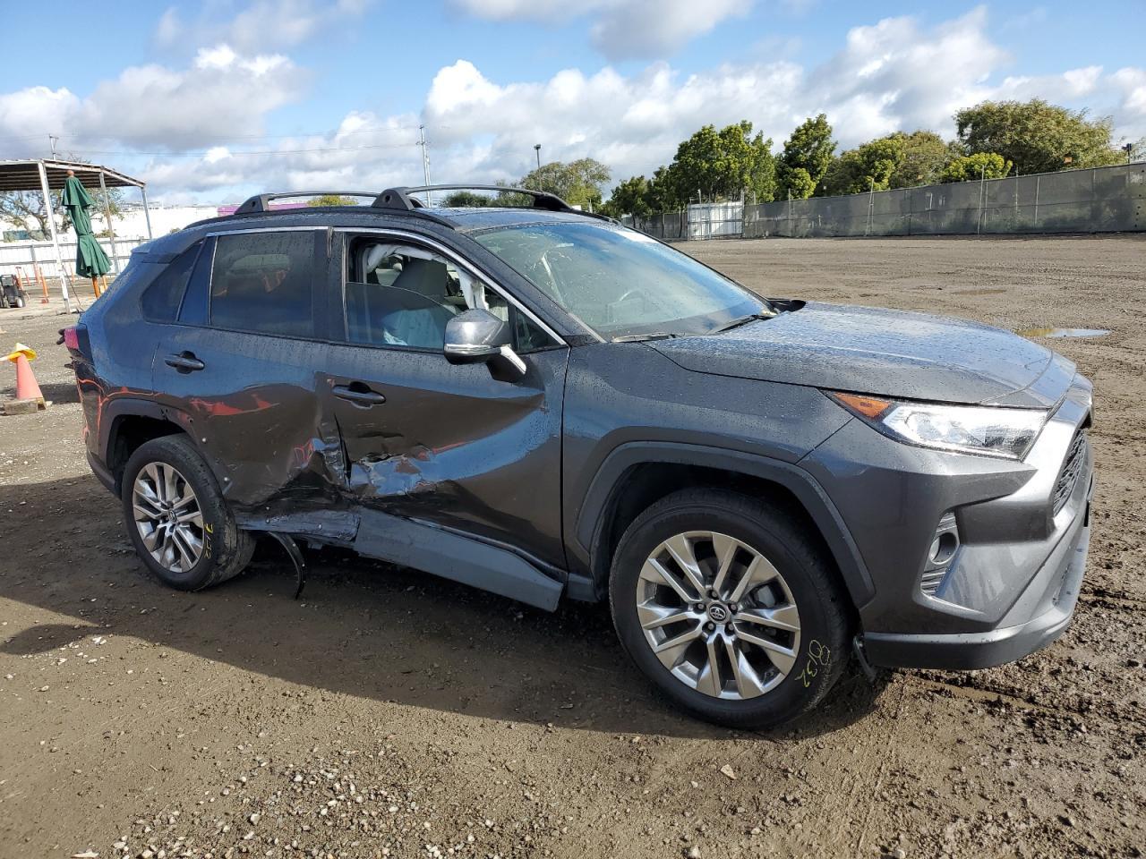 2019 TOYOTA RAV4 XLE P - Image 4