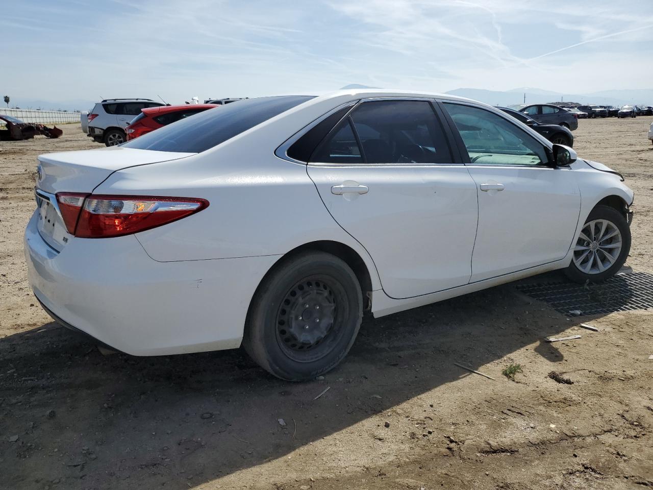 2017 TOYOTA CAMRY LE - Фото 3
