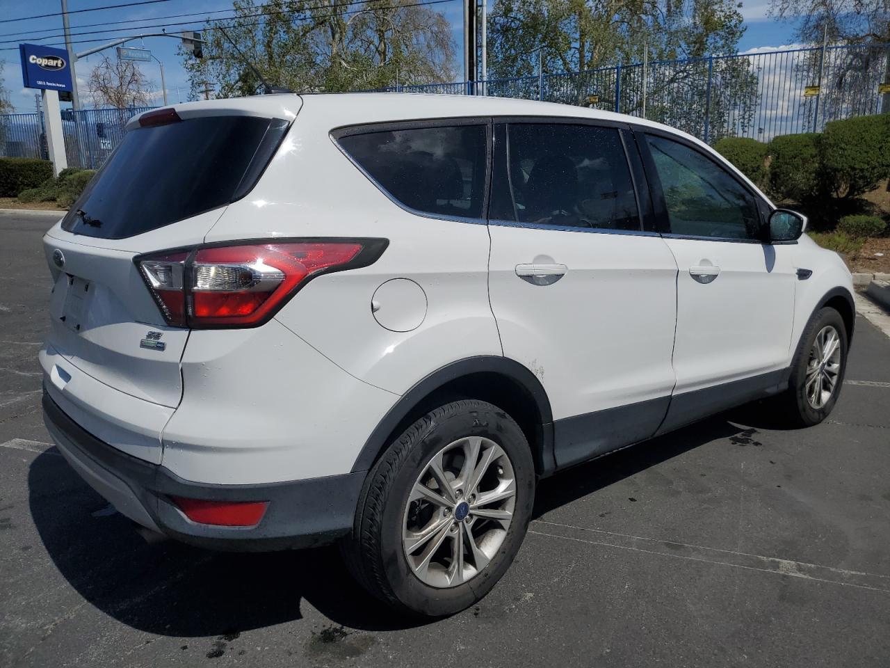 2017 FORD ESCAPE SE - Фото 3