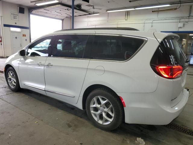 2017 Chrysler Pacifica Touring L - Фото 2