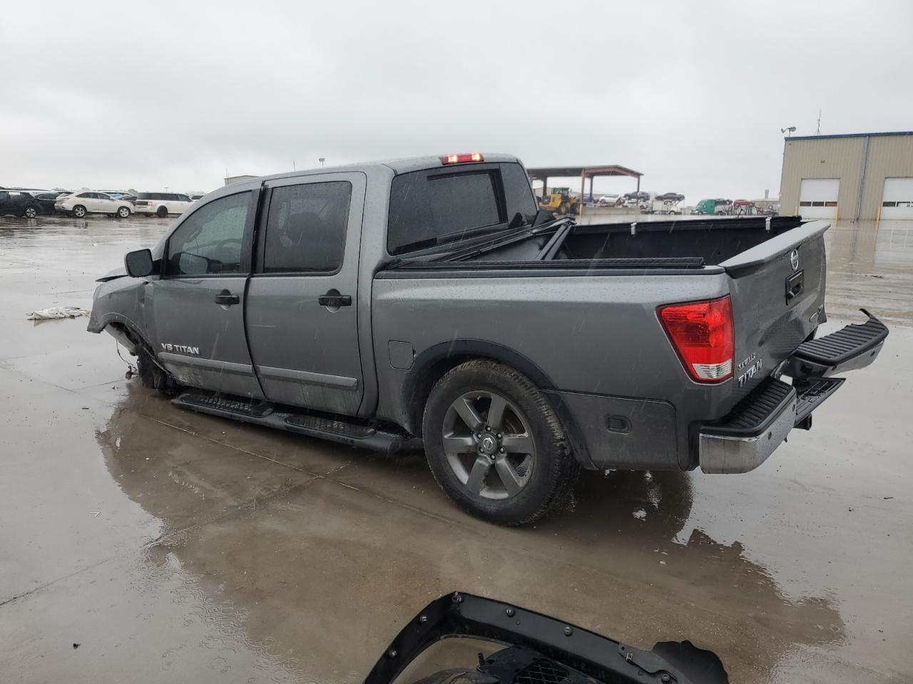 2015 NISSAN TITAN S - Фото 2