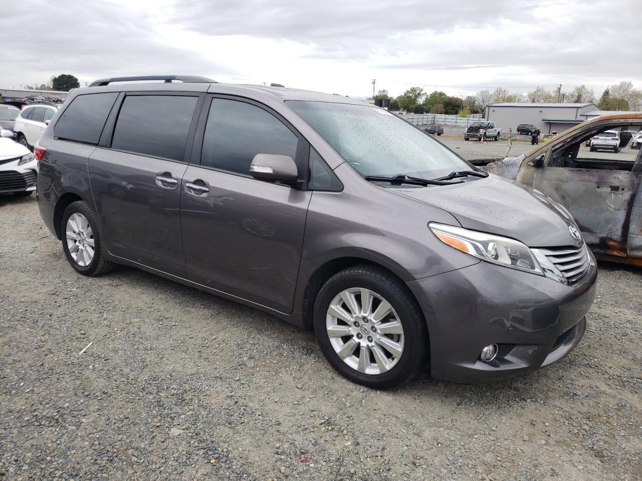2015 TOYOTA SIENNA XLE - Фото 4