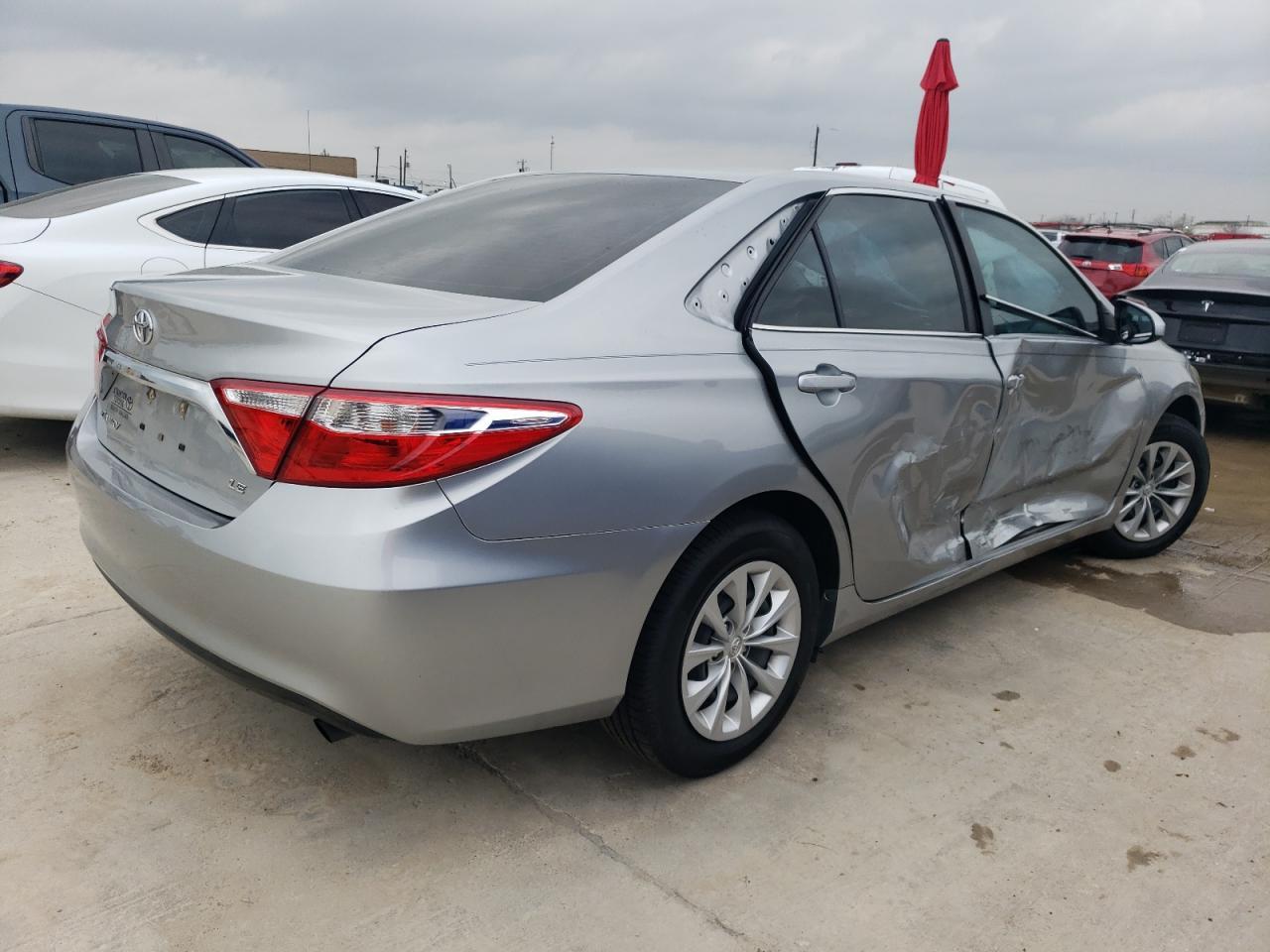 2016 TOYOTA CAMRY LE - Фото 3