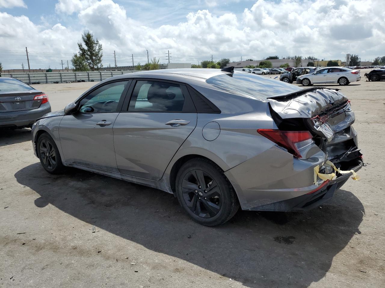 2022 HYUNDAI ELANTRA SE - Фото 2