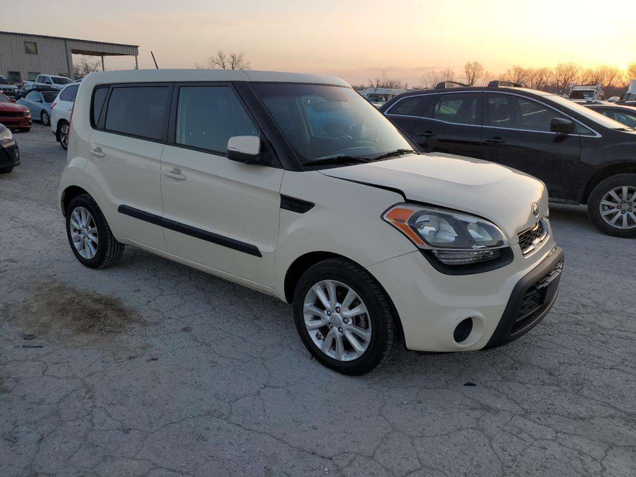 2013 KIA SOUL + - Image 4