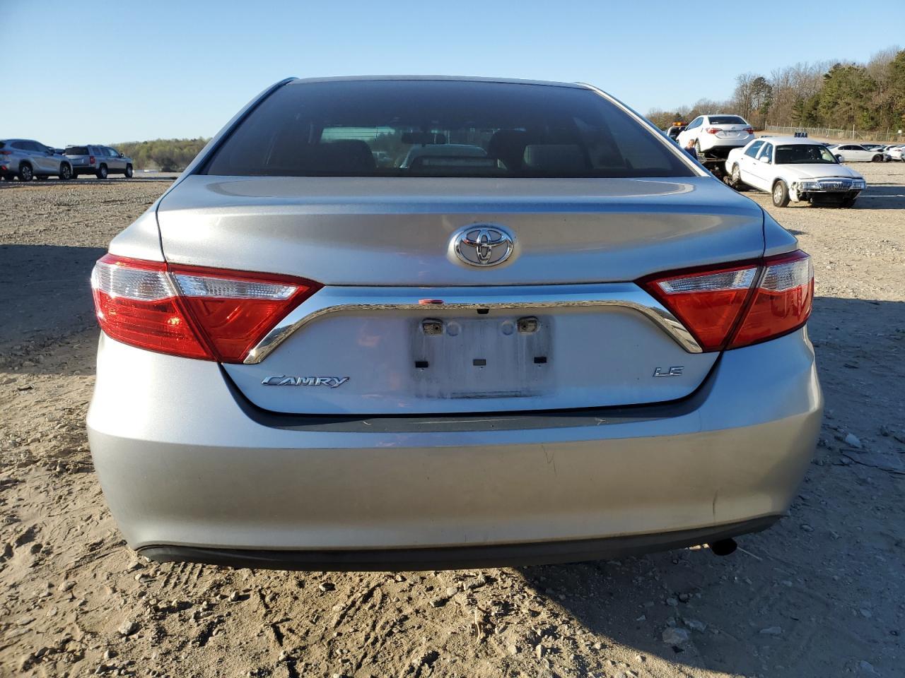 2016 TOYOTA CAMRY LE - Фото 6