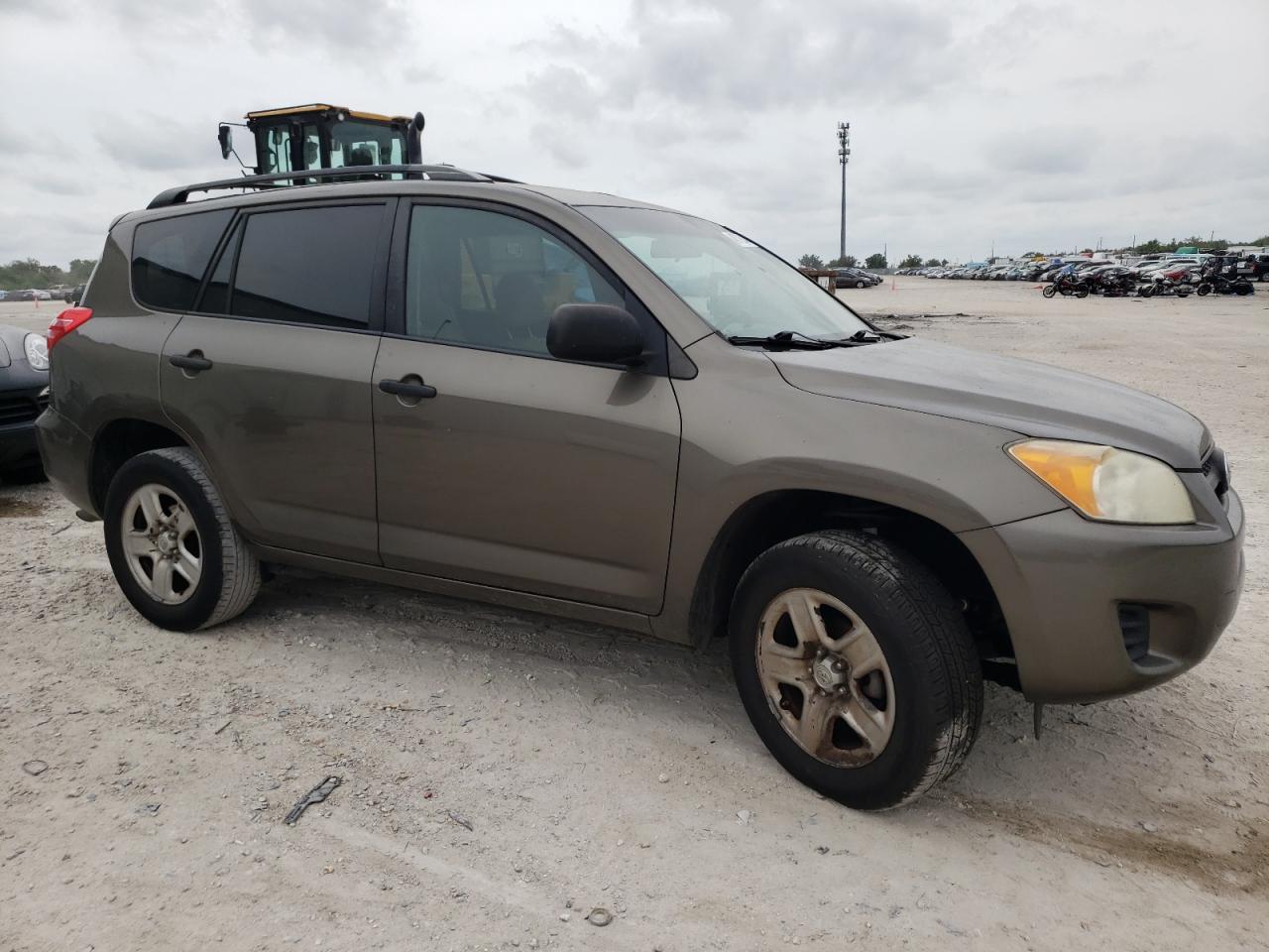 2011 TOYOTA RAV4 - Фото 4