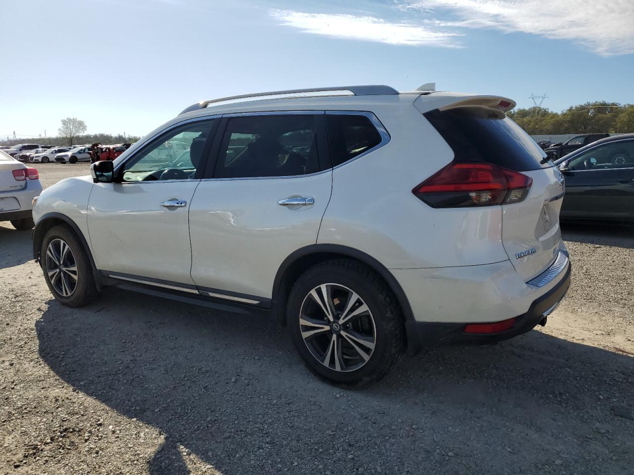 2017 NISSAN ROGUE S - Фото 2