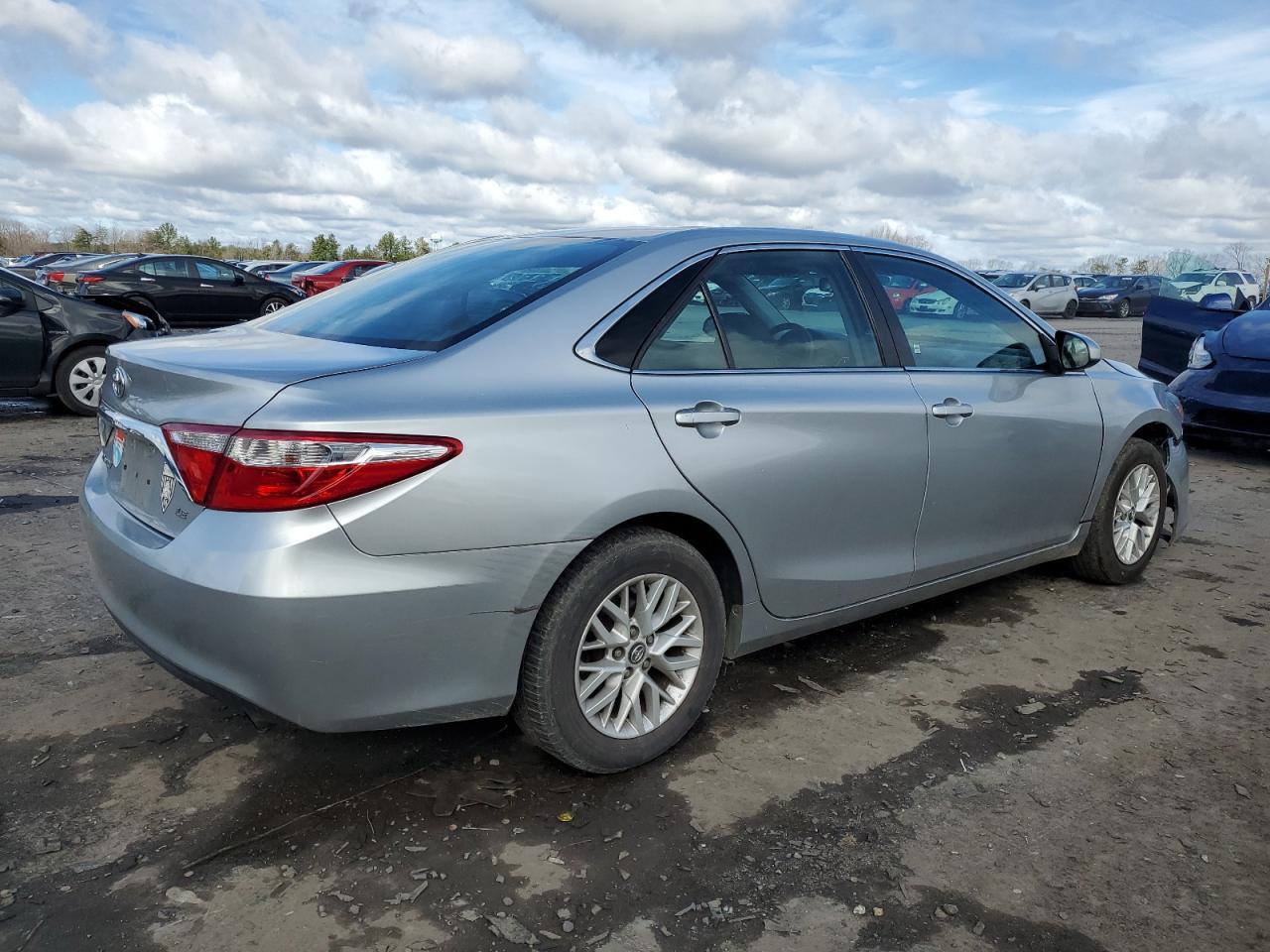 2017 TOYOTA CAMRY LE - Фото 3