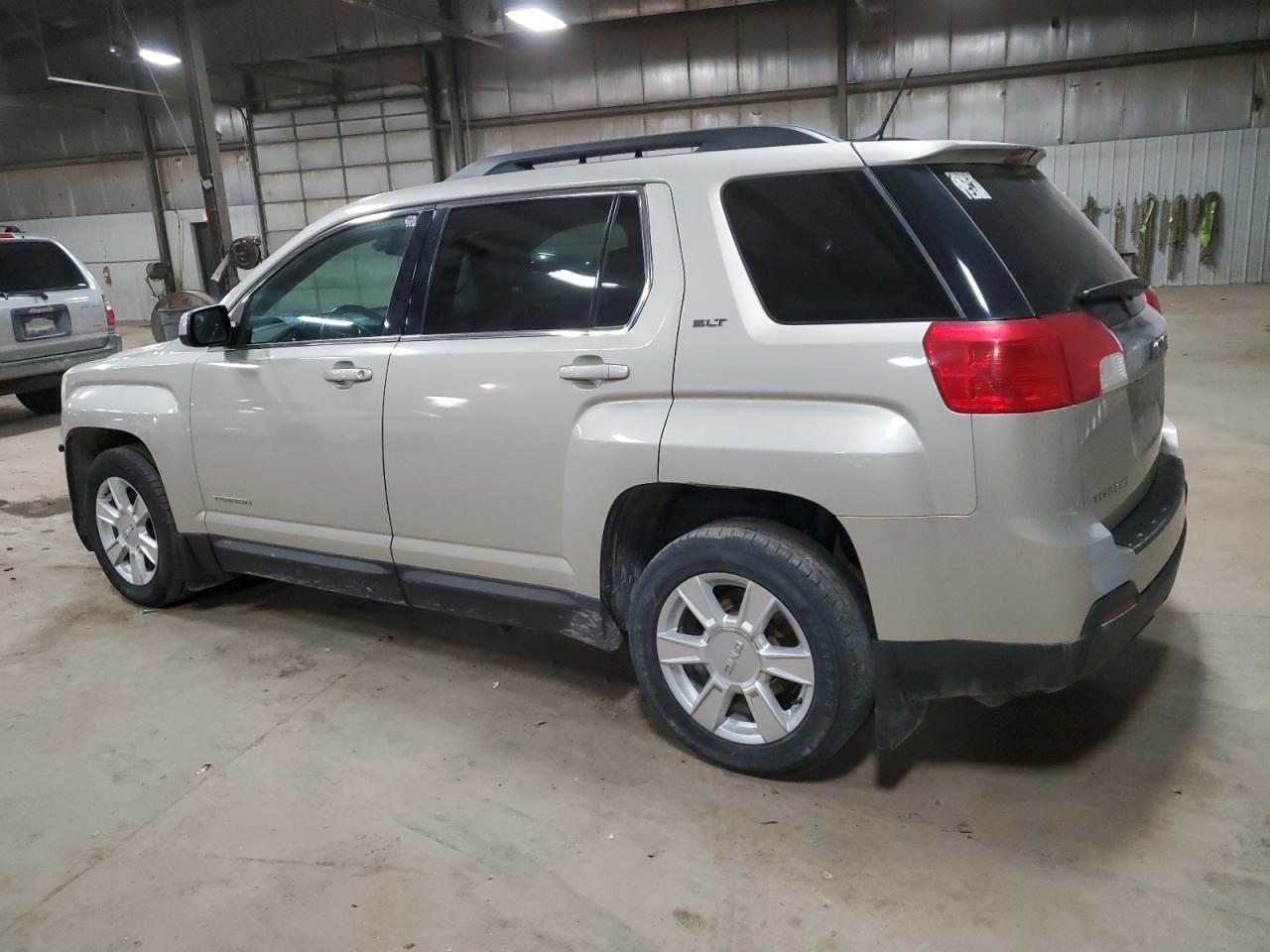 2013 GMC TERRAIN SL - Image 2