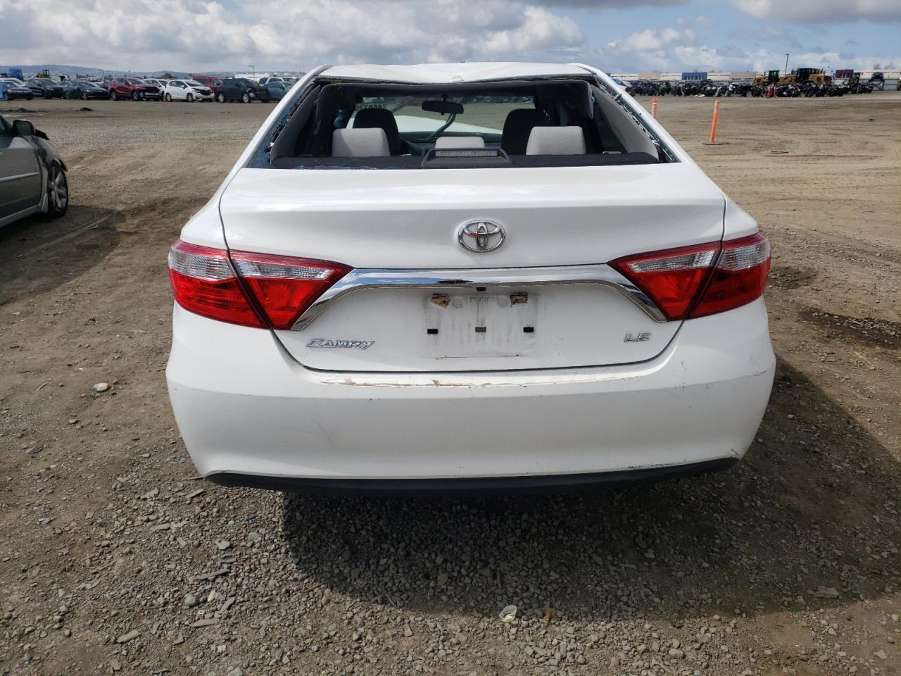 2017 TOYOTA CAMRY LE - Image 6