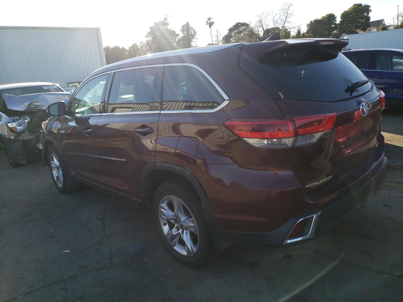 2018 TOYOTA HIGHLANDER - Фото 2