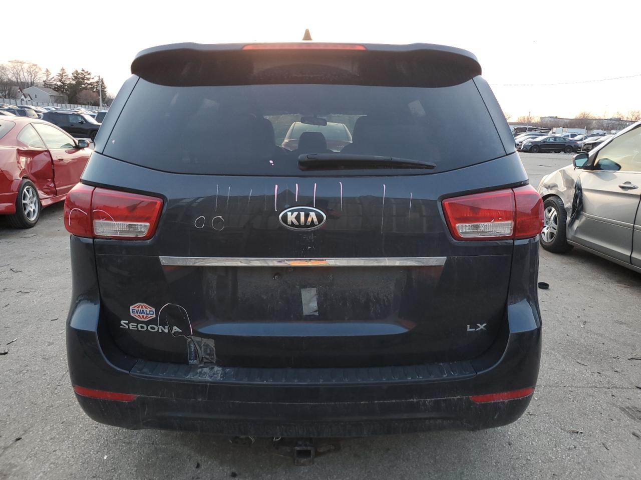 2017 KIA SEDONA LX - Фото 6