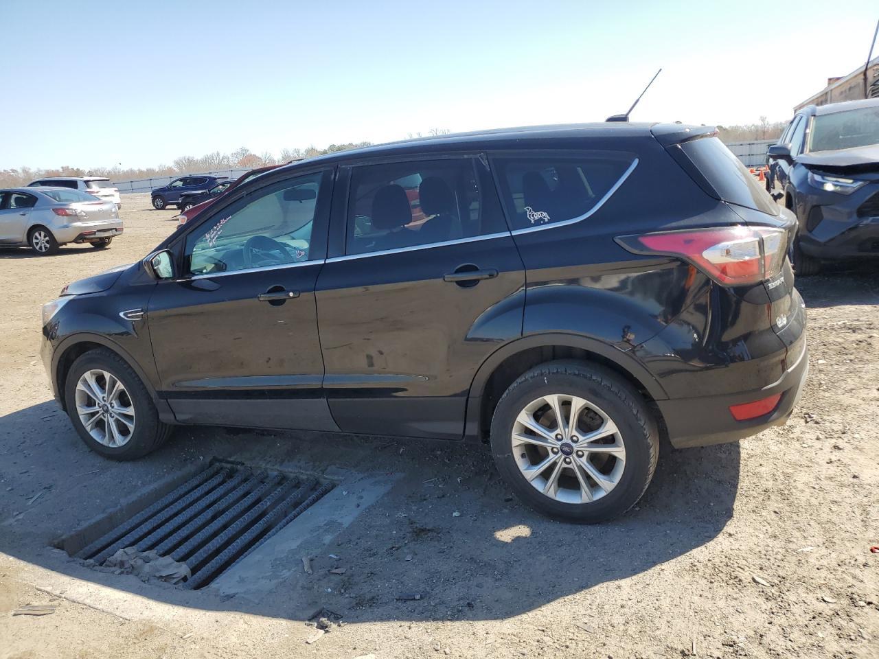 2017 FORD ESCAPE SE - Image 2