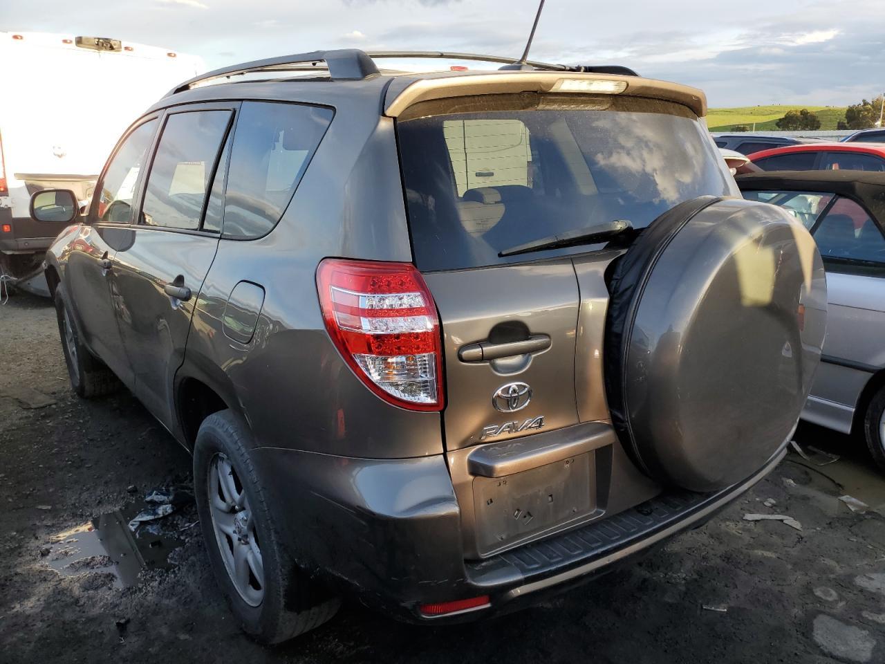 2011 TOYOTA RAV4 - Фото 2