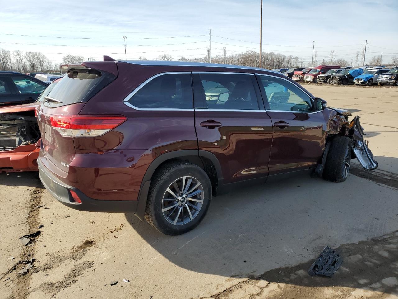 2019 TOYOTA HIGHLANDER - Image 3
