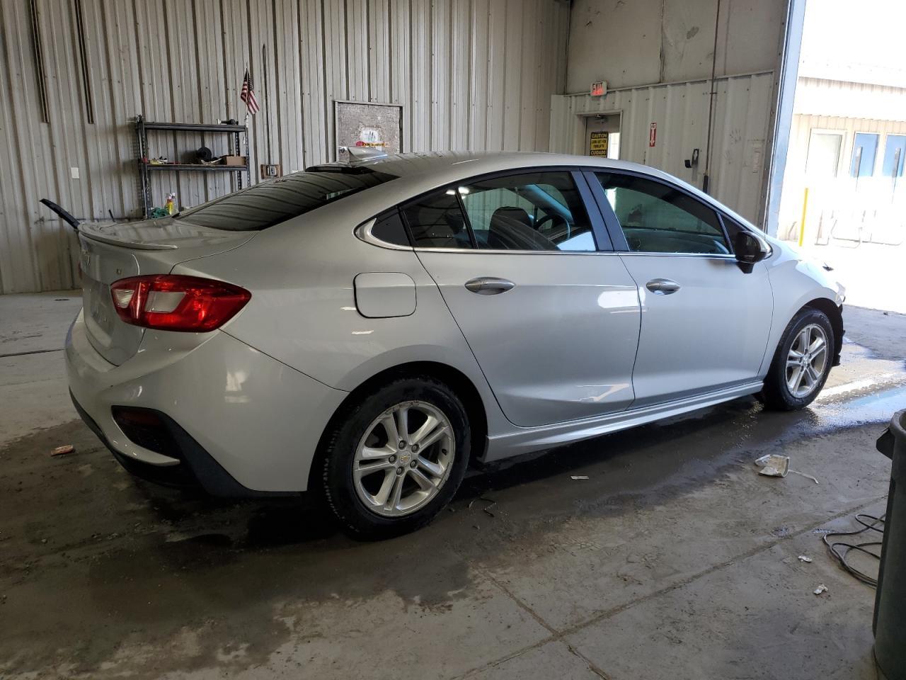 2017 CHEVROLET CRUZE LT - Image 3