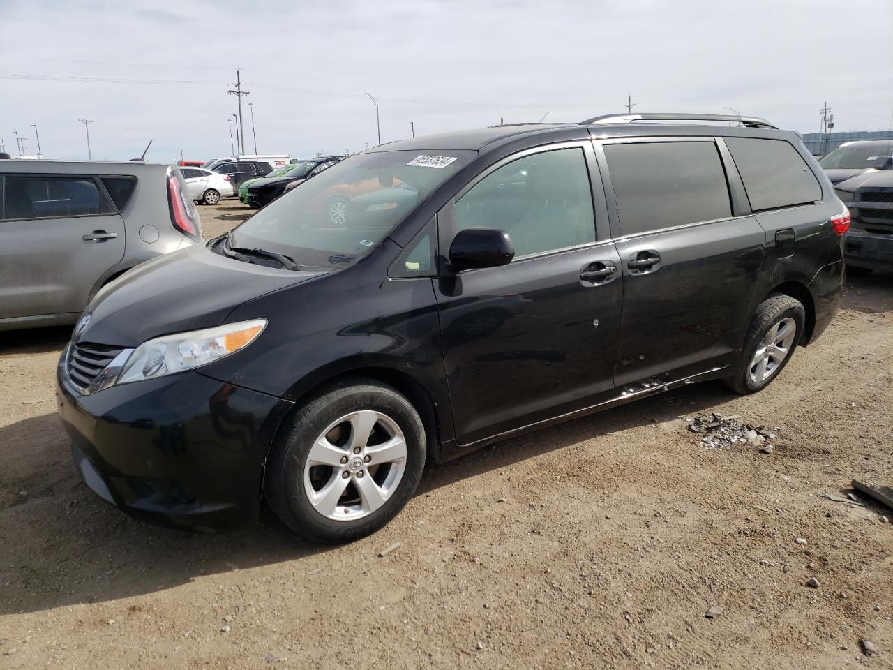 2015 TOYOTA SIENNA LE