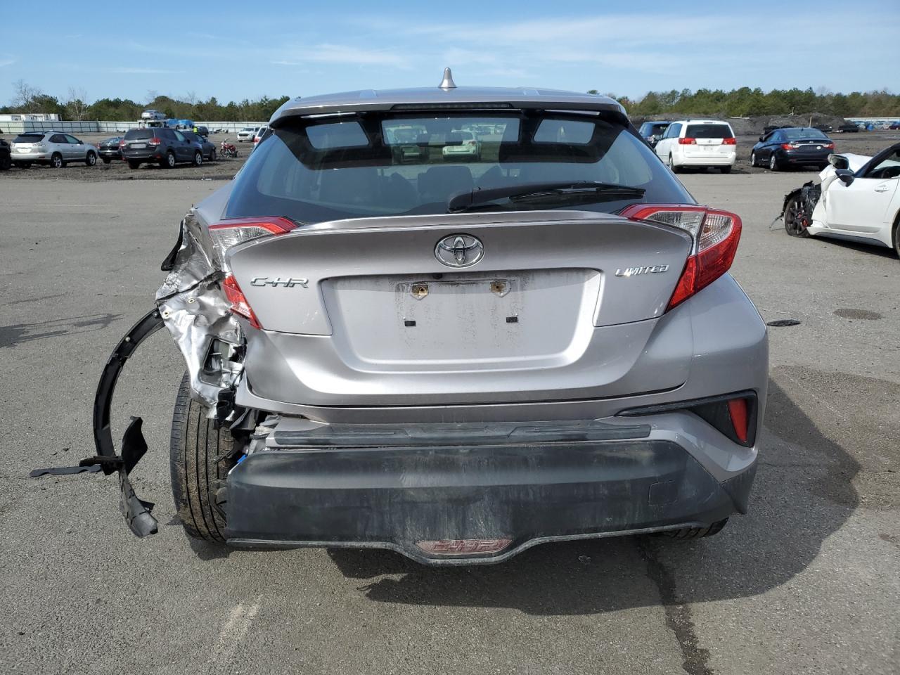 2019 TOYOTA C-HR XLE - Image 6