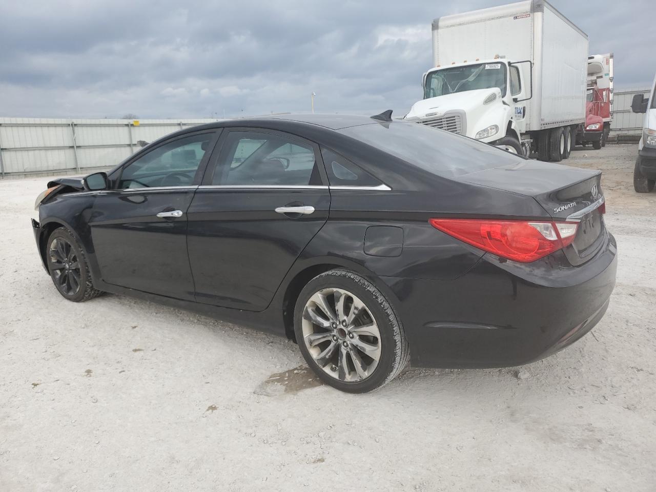 2011 HYUNDAI SONATA SE - Image 2
