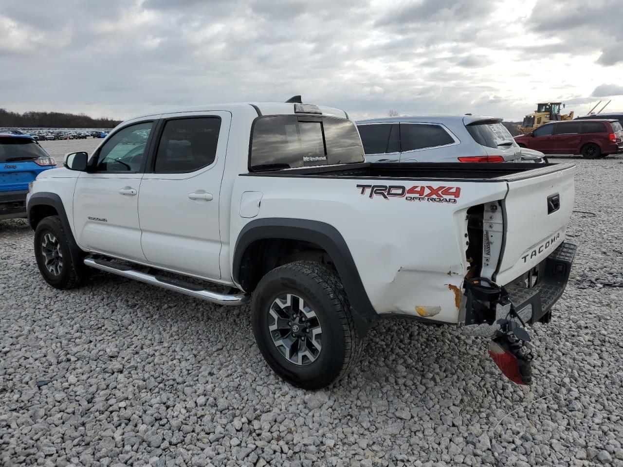 2017 TOYOTA TACOMA DOU - Фото 2