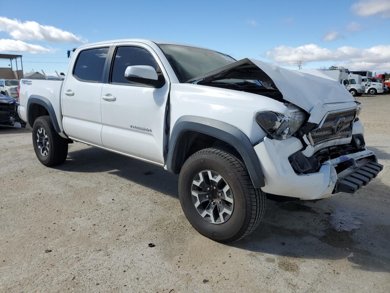 2017 TOYOTA TACOMA DOU - Фото 4