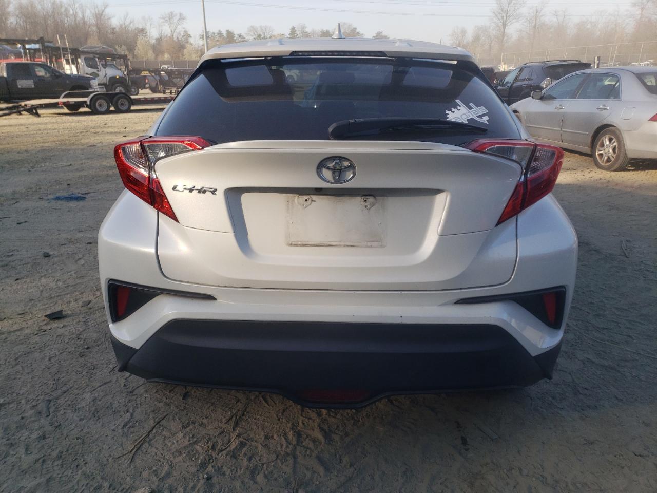 2018 TOYOTA C-HR XLE - Фото 6